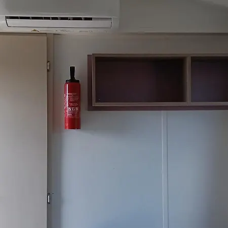 Recinto Con Casa Prefabricada En Chiclana